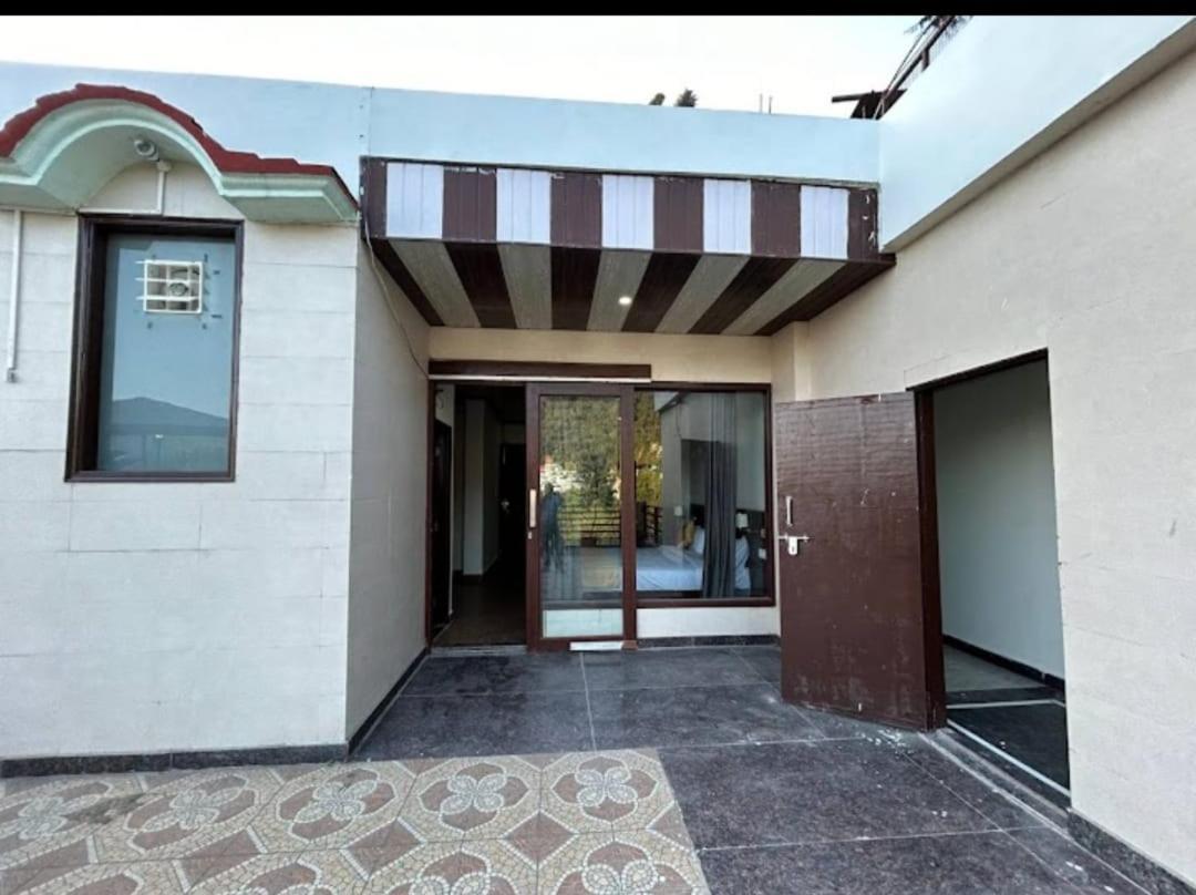 מוסורי Hotel 7 Heavens מראה חיצוני תמונה