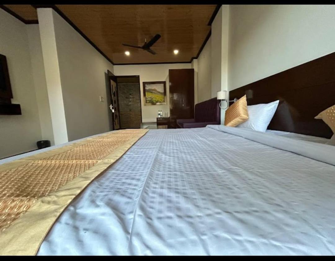 מוסורי Hotel 7 Heavens מראה חיצוני תמונה